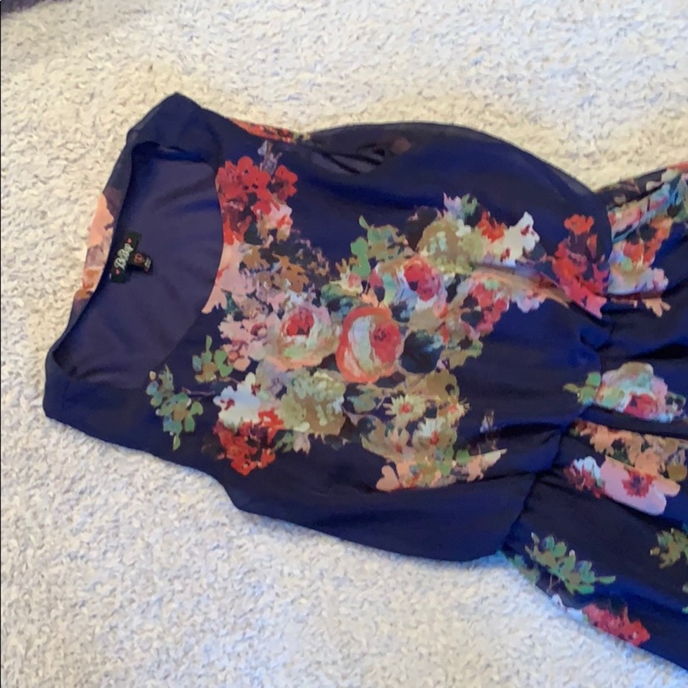 Sleeveless floral dress